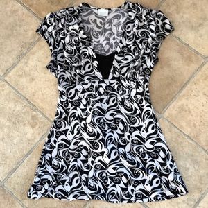 Suzy Shier cute black/white shirt